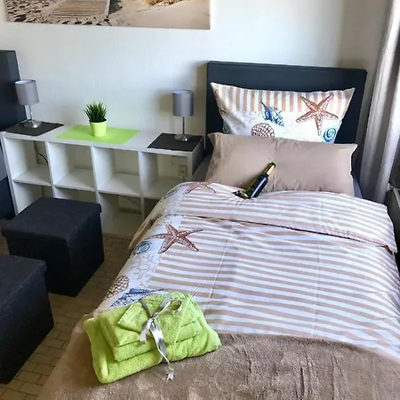 Apartamento Gastewohnung Seeblick Mit Balkon In Thiede Mit Kuche Und Bad , Schnelles Internet *