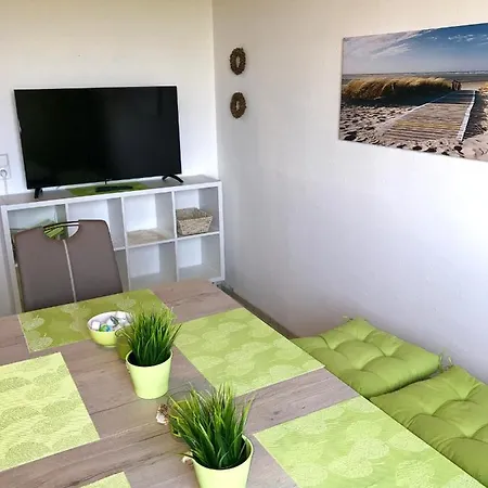 Apartamento Gastewohnung Seeblick Mit Balkon In Thiede Mit Kuche Und Bad , Schnelles Internet