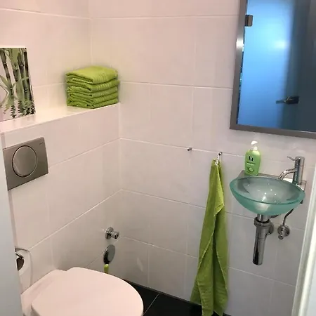 Gastewohnung Seeblick Mit Balkon In Thiede Mit Kuche Und Bad , Schnelles Internet Apartamento Salzgitter