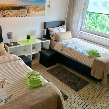 Apartamento Gastewohnung Seeblick Mit Balkon In Thiede Mit Kuche Und Bad , Schnelles Internet